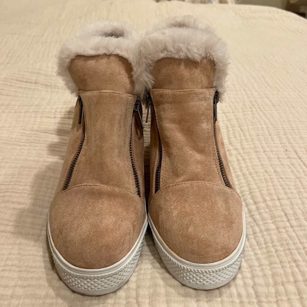 Boots with fur